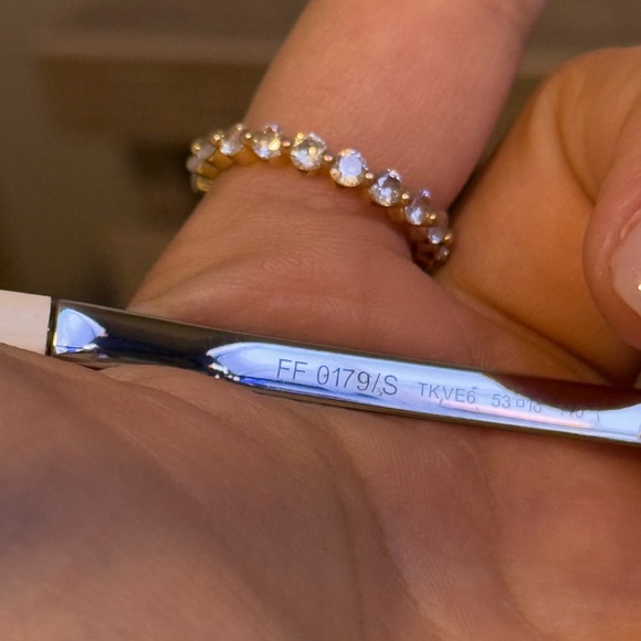 Fendi Oversized Cat-Eye Sunglasses - Picture 4 of 6